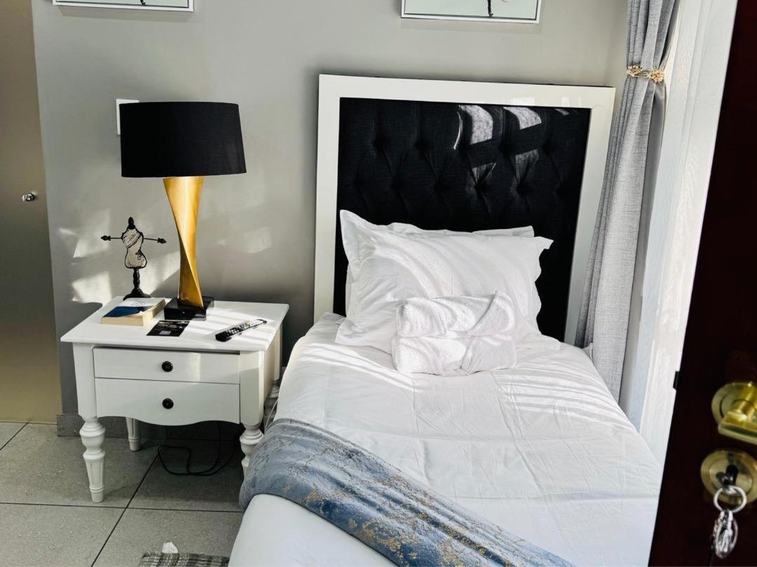 C'Est La Vie Boutique Hotel Witbank Room photo